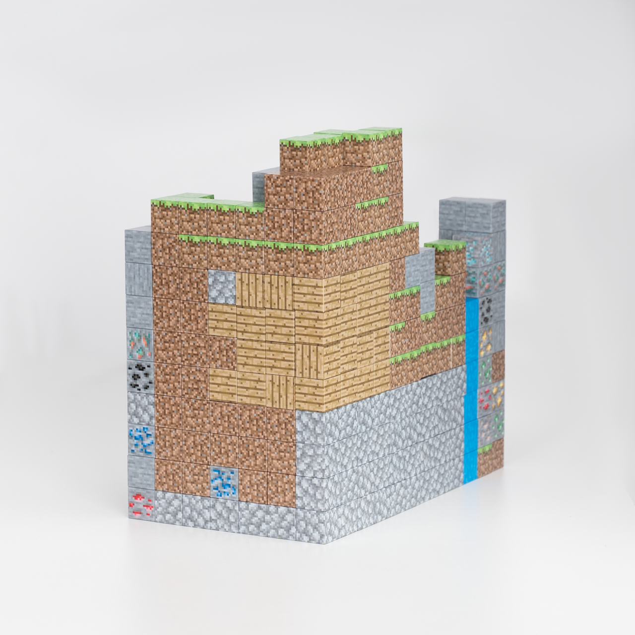 Magnetic Building Blocks - Wooden house (80pcs) +3 Random Figures